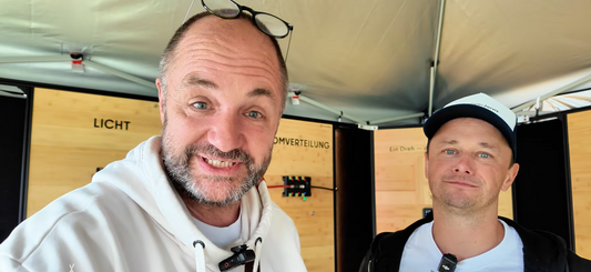 Andreas Kranz am Camper-Jarvis-Stand auf der Abenteuer & Allrad